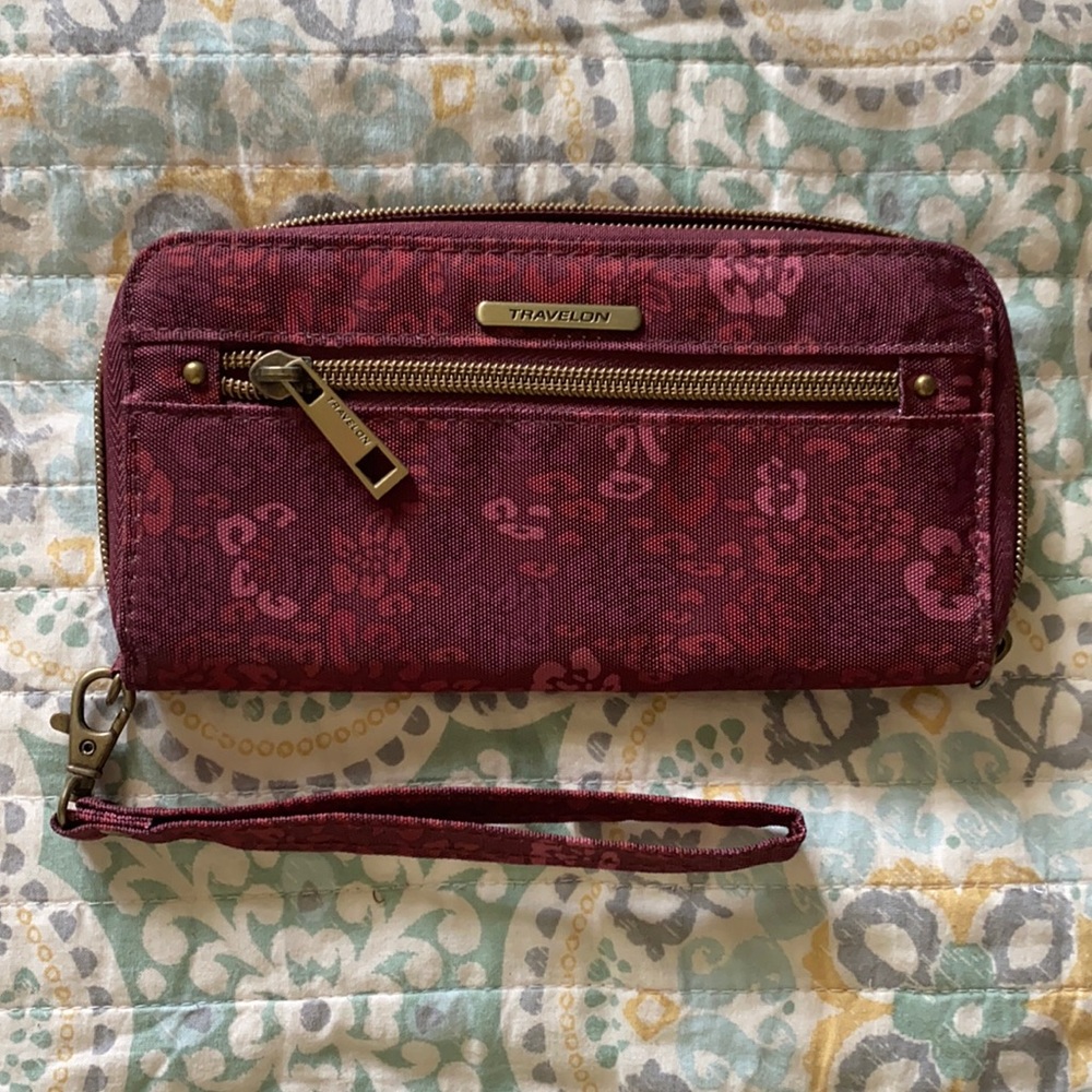 Travelon wristlet wallet maroon floral